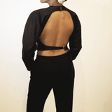 Top noir ouvert au dos avec ceinture réglable